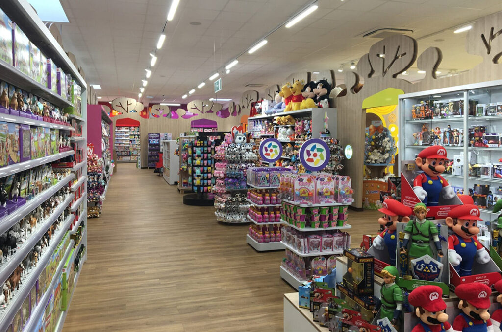 Aménagement intérieur magasin de jouets à Granville